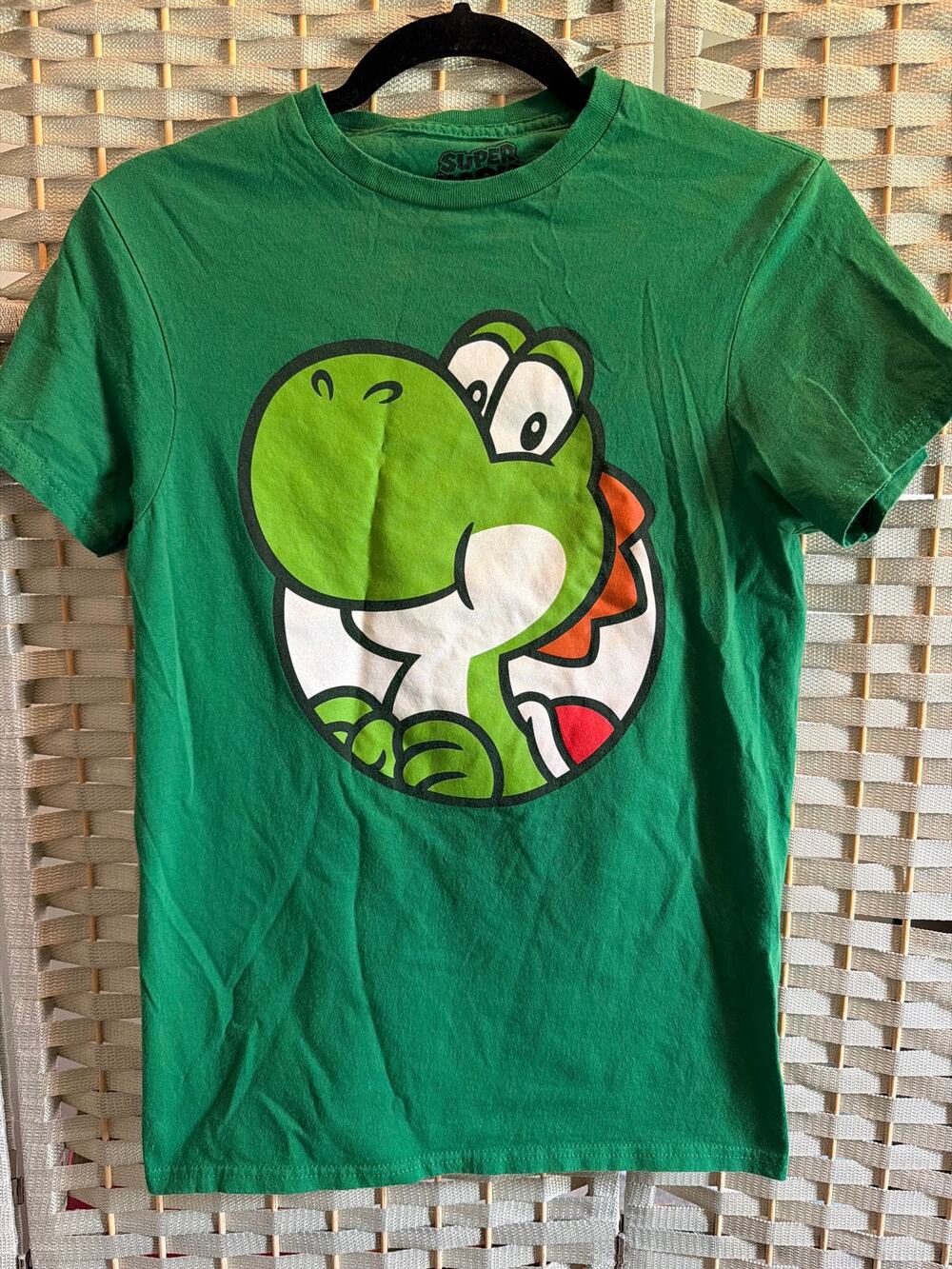 Super Mario Yoshi Graphic T-Shirt Green Nintendo Hybrid Adult Size Small Tee